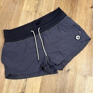 Vuori sea breeze navy shorts with pockets